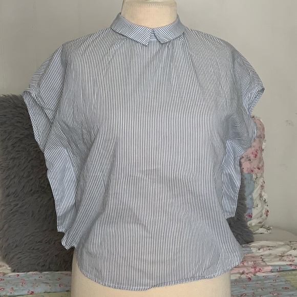 Backwards button-up shirt size 10-12 - Picture 1 of 13